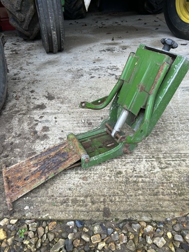 Seat base for tractor - for, jd